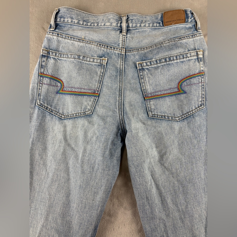 American Eagle Women’s Size 2 Regular‎ Light Wash Jeans Rainbow Back Pocket - Picture 10 of 10